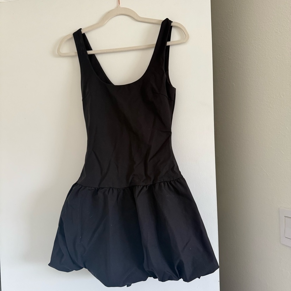 White Fox Elegant Black Sleeveless Dress